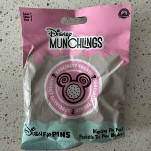 Disney Munchlings Pin Collection Pack unopened